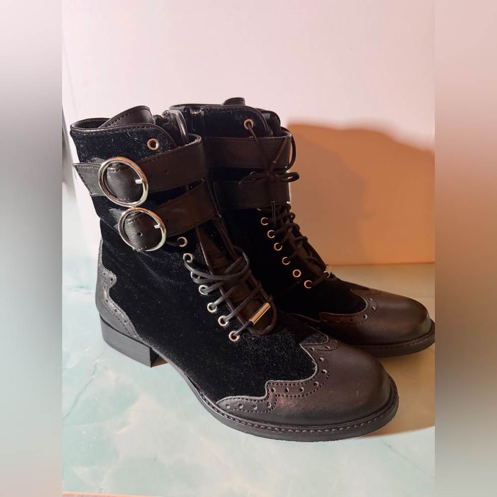 John Fluevog Biblio Austen zip-up ankle boots with laces, size 6.5 NIB!